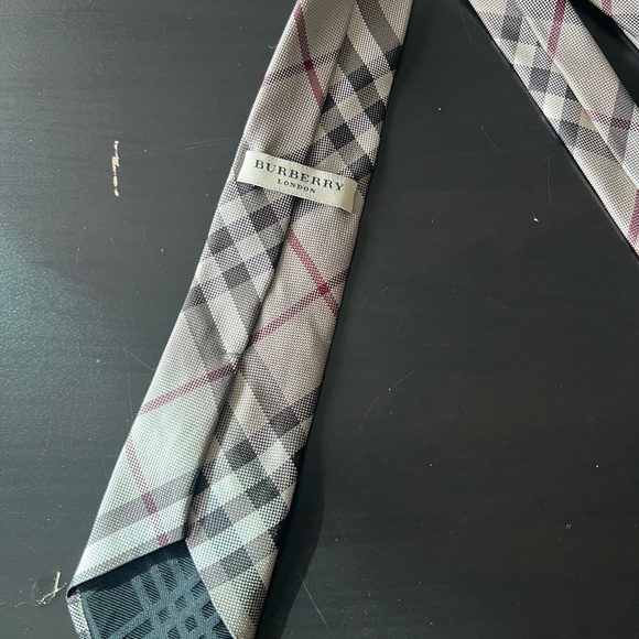 Burberry Tie - Picture 3 of 3